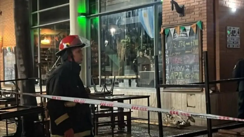 Dramático derrumbe en un bar de Paraná: hay heridos