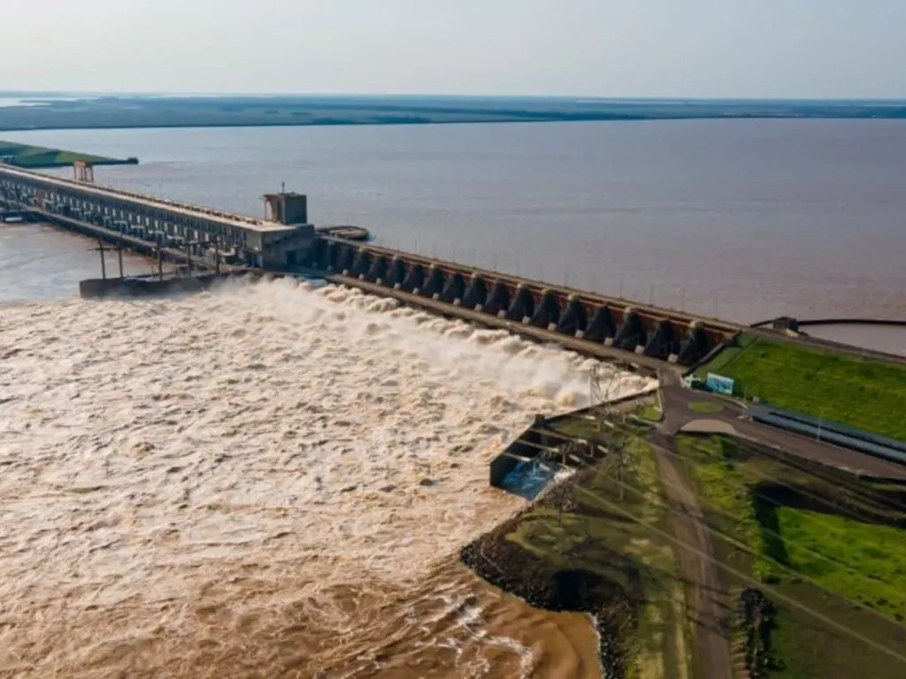 Efectos de El Niño: abrieron las compuertas de Yacyretá y cae el costo de la energía por la mayor cantidad de agua en el Paraná