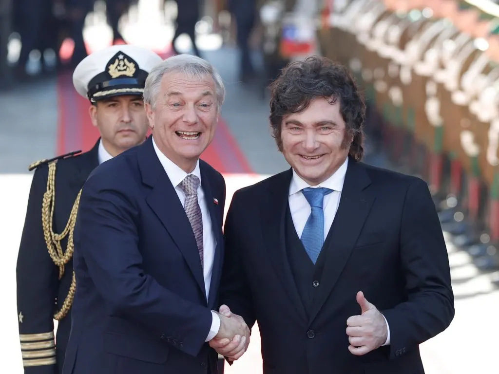Efectos de la “malvinización” de Milei: presionan a Kast para reforzar el control sobre el estrecho de Magallanes y la apertura de la ruta comercial a las islas