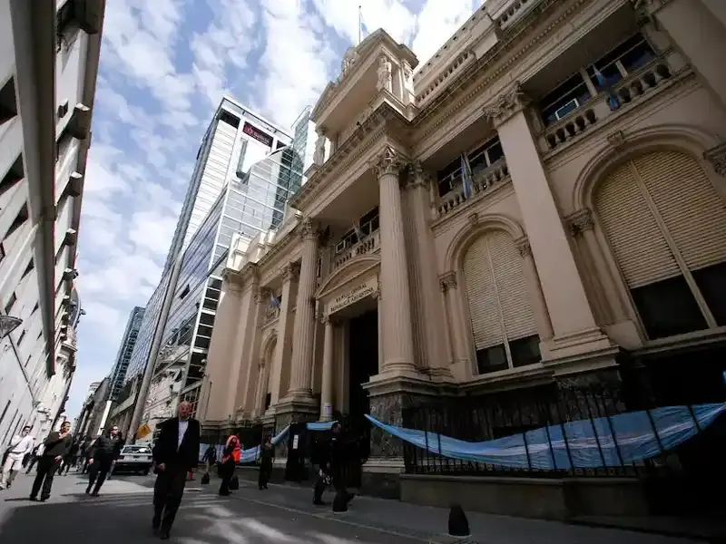 El Banco Central cerró su mejor semana de compra de dólares desde julio y acumula casi USD 1.000 millones en octubre
