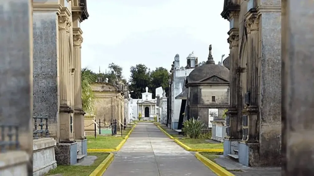 El Cementerio Municipal propone una noche de veladas para descubrir la historia y los misterios de Concepción del Uruguay
