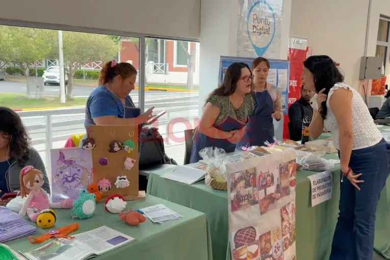 El Centro Municipal de Perfeccionamiento presentó sus talleres en Sala Mayo