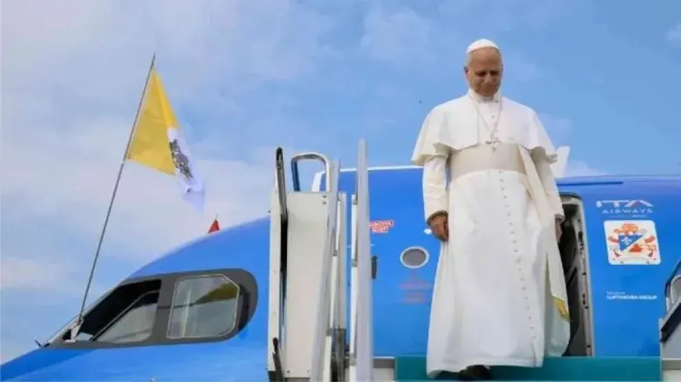 El cirujano que operó al Papa descartó motivos para cancelar su gira por América Latina