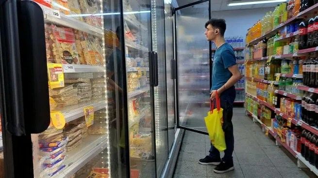El consumo no repunta, volvió a retroceder y mostró una fuerte caída en los principales rubros