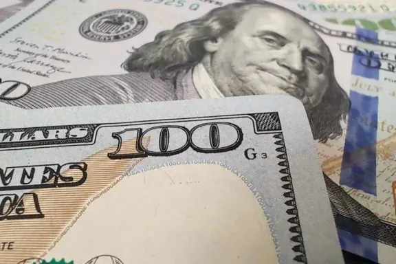 El crédito en dólares crece 61% en Entre Ríos, mientras los préstamos en pesos caen