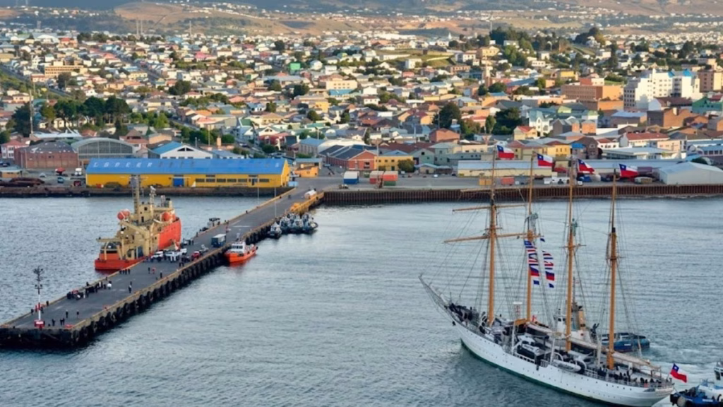El embajador del Reino Unido en Chile visita Magallanes en medio de las tensiones con Argentina por Malvinas