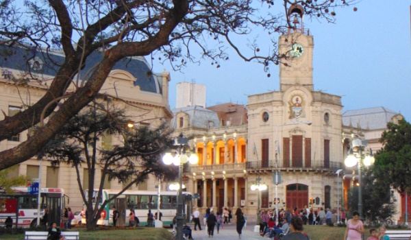 El empinado camino radical a la intendencia