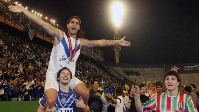 El entrerriano Joaquín Larrivey desafía al tiempo y sigue haciendo goles a los 42 años