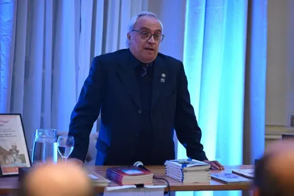 El escritor gualeguaychuense Pepe Olivieri presentó su libro sobre Mariano Necochea