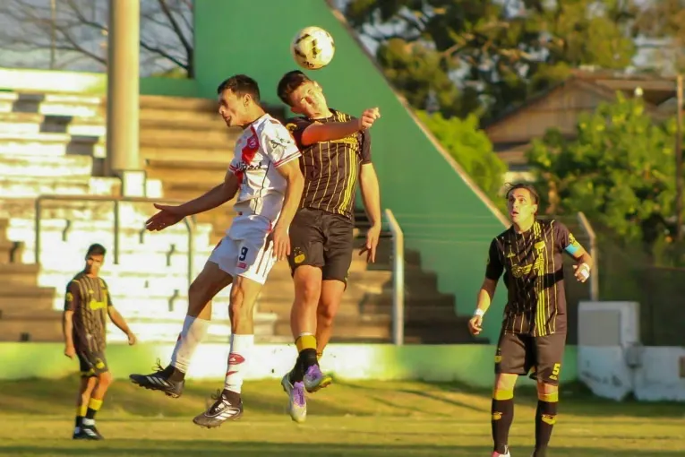 El fútbol local pudo disputar la octava fecha del Clausura