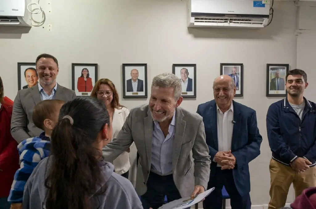 El gobernador entregó viviendas en Santa Elena