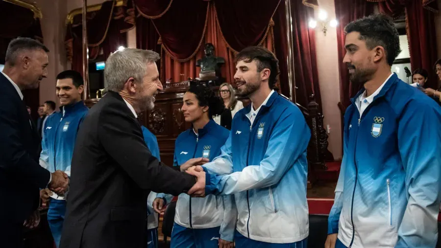El gobernador reconoció a los deportistas entrerrianos que representaron al país en los Juegos Suramericanos