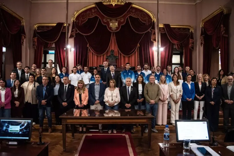 El gobernador reconoció a los deportistas entrerrianos que representaron al país en los Juegos Suramericanos