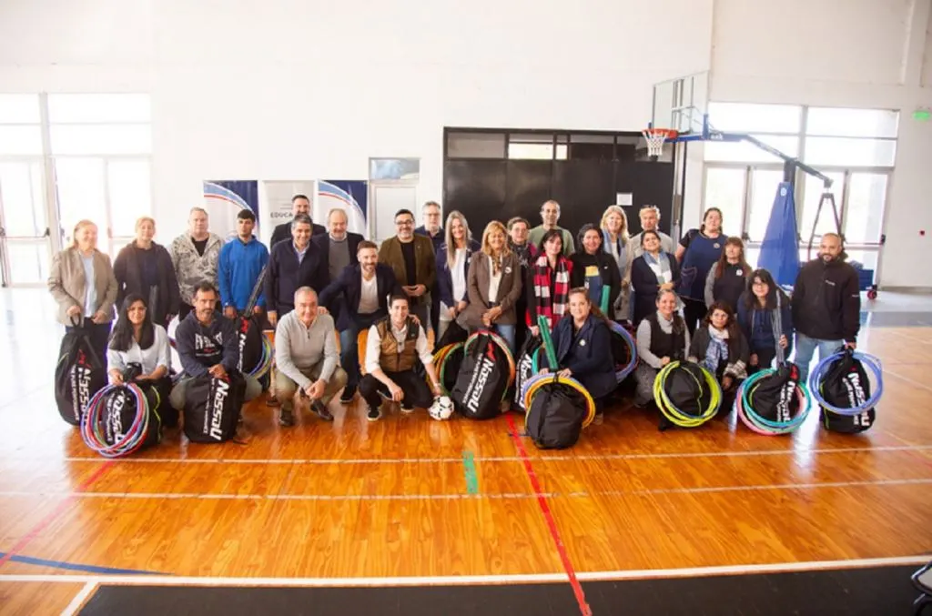 El Gobierno de Entre Ríos entregó kits deportivos a 24 escuelas de Concordia