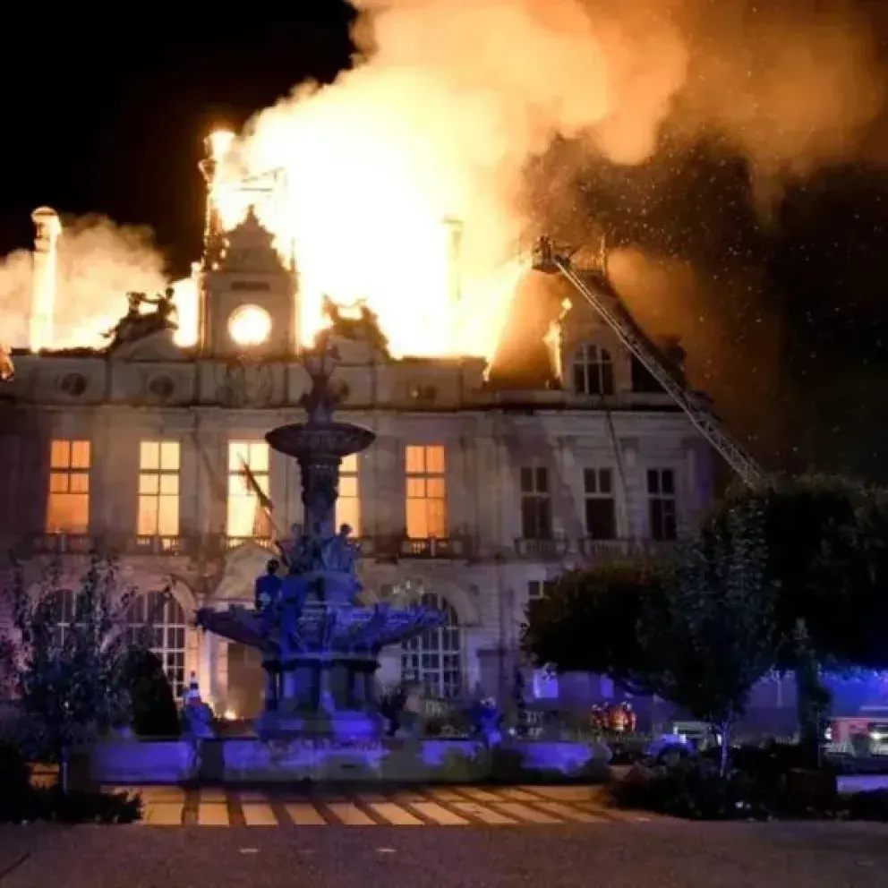 El Gobierno de Francia endurece la seguridad e impone toques de queda ante el temor de nuevos disturbios