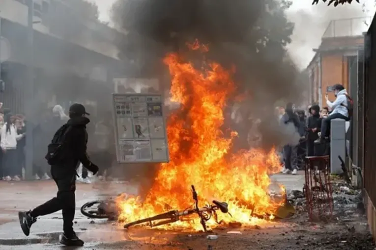 El Gobierno francés anuncia un despliegue militar ante nuevas protestas