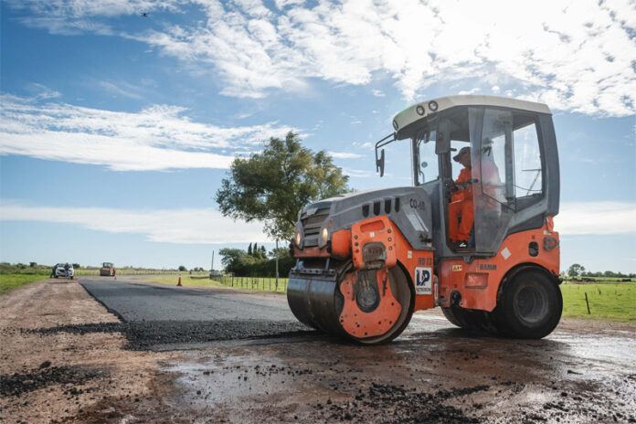 El Gobierno provincial avanza con el plan de bacheo sobre 691 kilómetros de rutas estratégicas