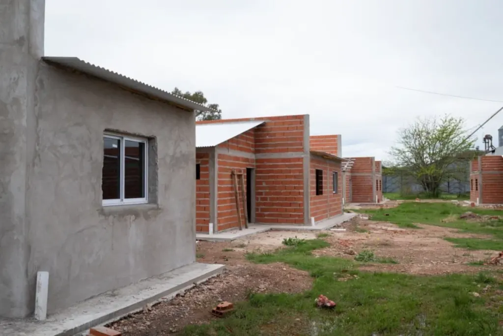 El gobierno provincial construye 10 viviendas en Santa Anita