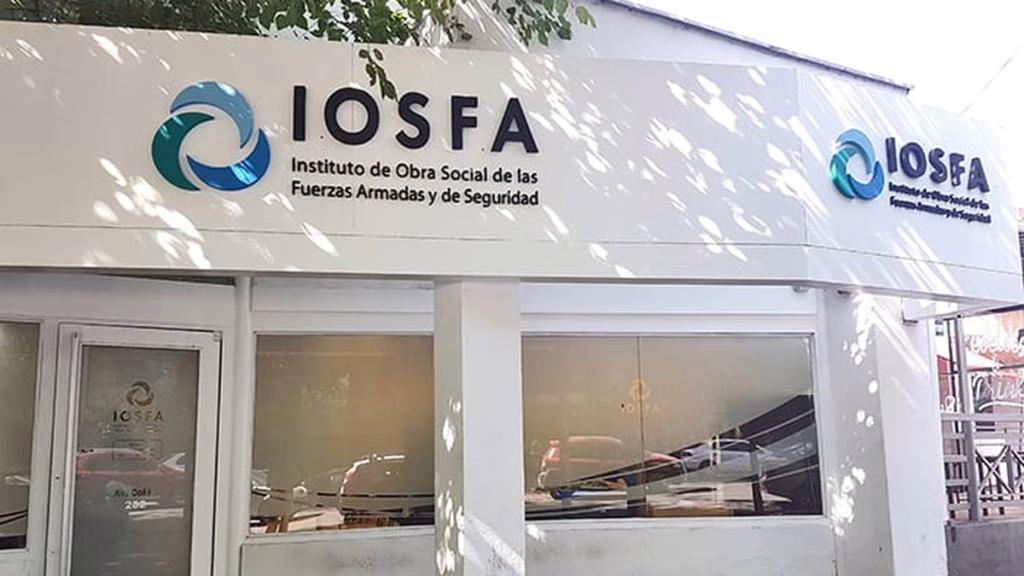 El Gobierno vuelve a ajustar IOSFA: cierre de 30 farmacias y brusca reducción de personal