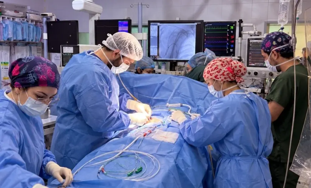 El Hospital Urquiza realizó la primera colocación de un cardiodesfibrilador subcutáneo en la costa del Uruguay