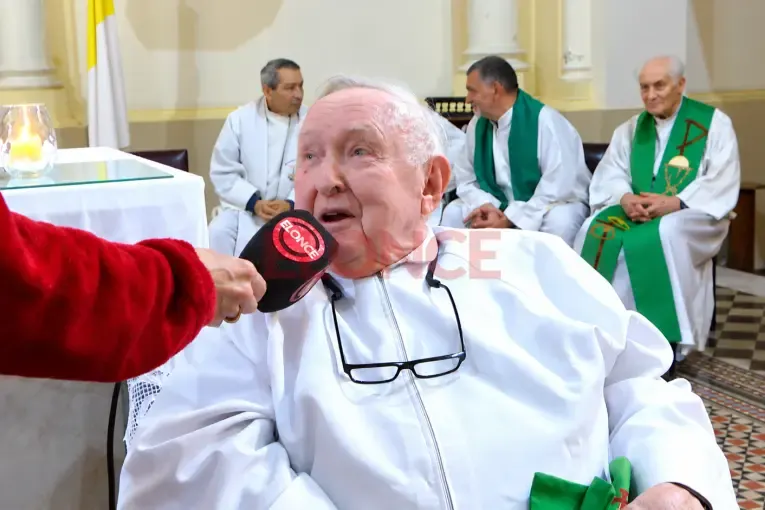 El padre Alejandro Patterson cumplió 90 años: celebró una misa rodeado de fieles y sacerdotes