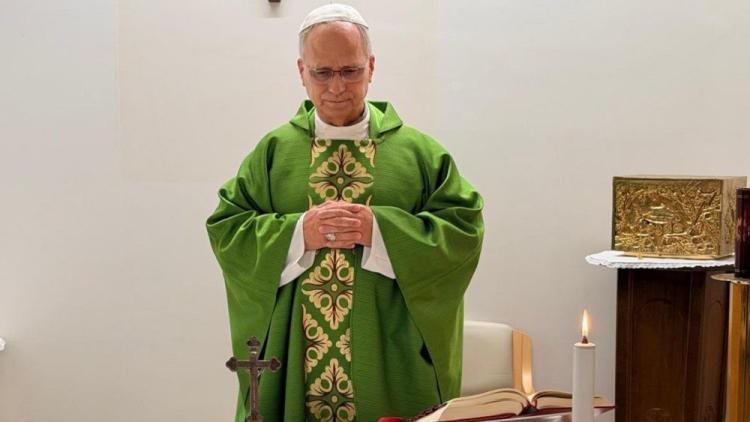 El Papa celebró una misa en el sanatorio donde continúa internado tras su operación
