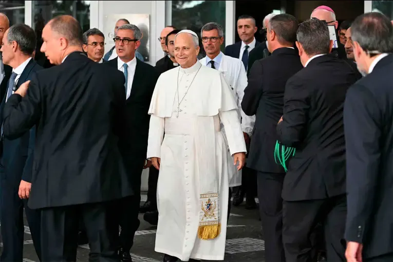El Papa León XIV recibió el alta médica y abandonó el hospital tras ser operado de cáncer de pulmón