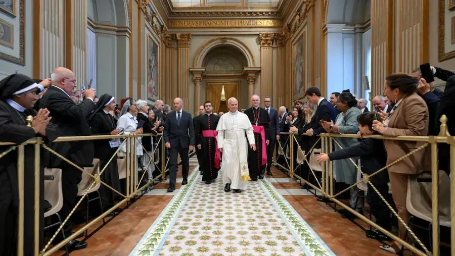 El Papa León XIV será hospitalizado este martes para someterse a la cirugía de un nódulo pulmonar