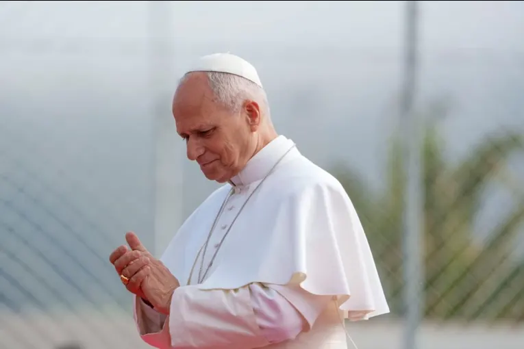 El Papa tuvo una “evolución posoperatoria normal” y caminó por la habitación