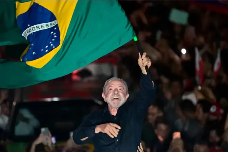 El partido de Flávio Bolsonaro reconoció la victoria de Lula
