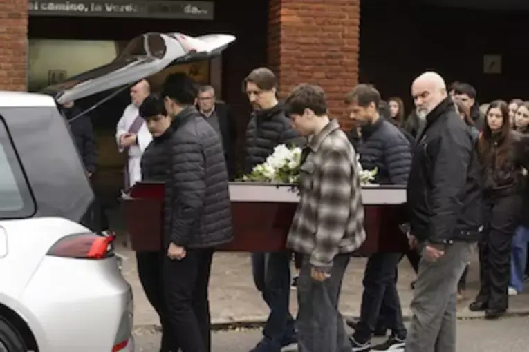 El periodista Fernando Confessore fue despedido por colegas y familiares en el Cementerio de la Chacarita