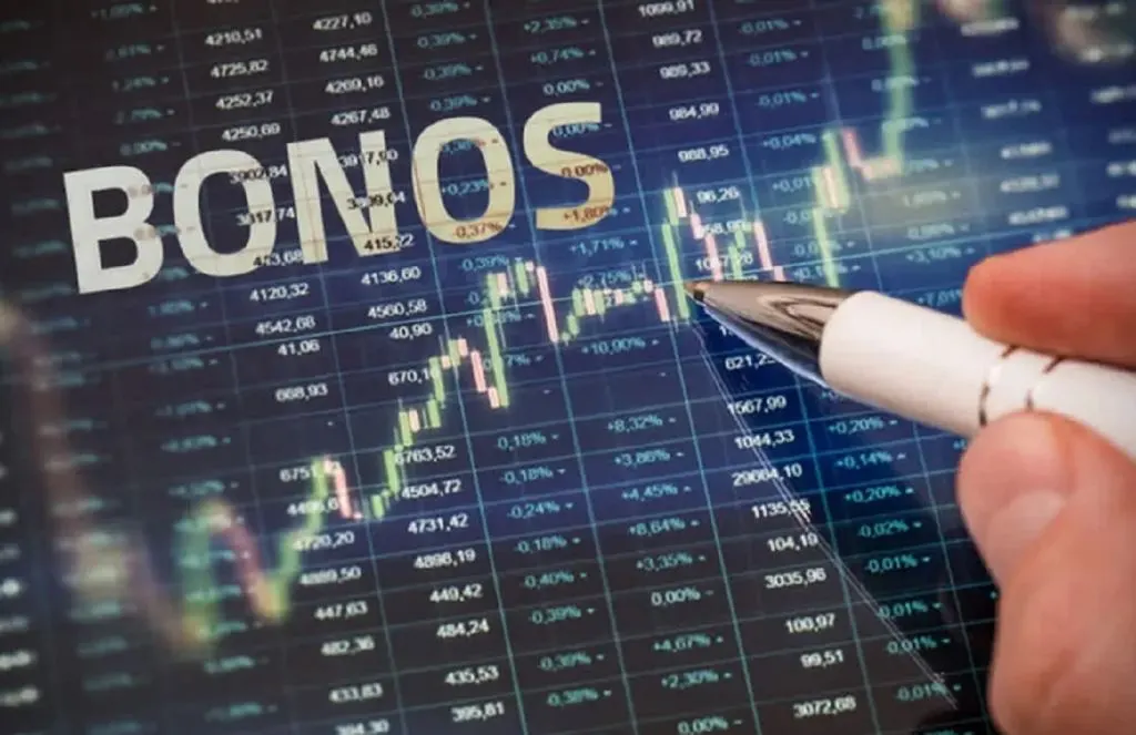 El riesgo país vuelve a superar los 700 puntos y el dólar alcanzó un nuevo máximo en el año
