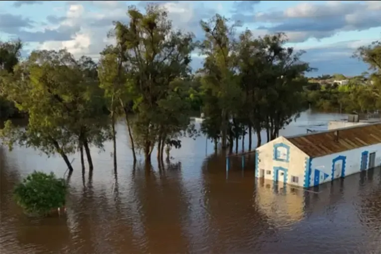 El río Paraná superó los 7 metros en Corrientes y anticipan que seguirá creciendo