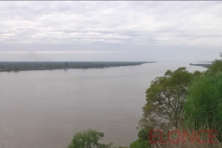 El río sigue creciendo y alcanzaría el nivel de evacuación hacia fines de mes en Paraná