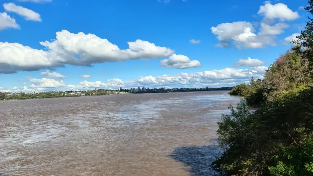 El río Uruguay presentará un nuevo ascenso pero se mantendrá alejado de los niveles de alerta
