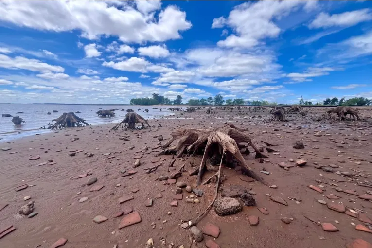 El río Uruguay seguirá creciendo mientras el embalse espera el agua que llega del norte