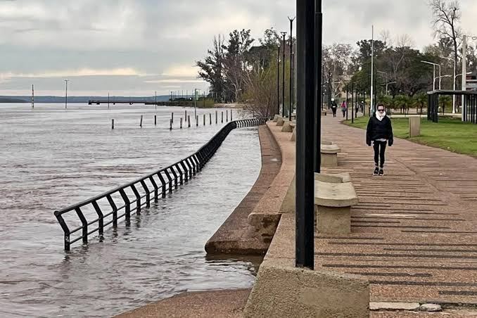 El río Uruguay sigue en baja en Concordia, mientras crece el Paraná en varias localidades
