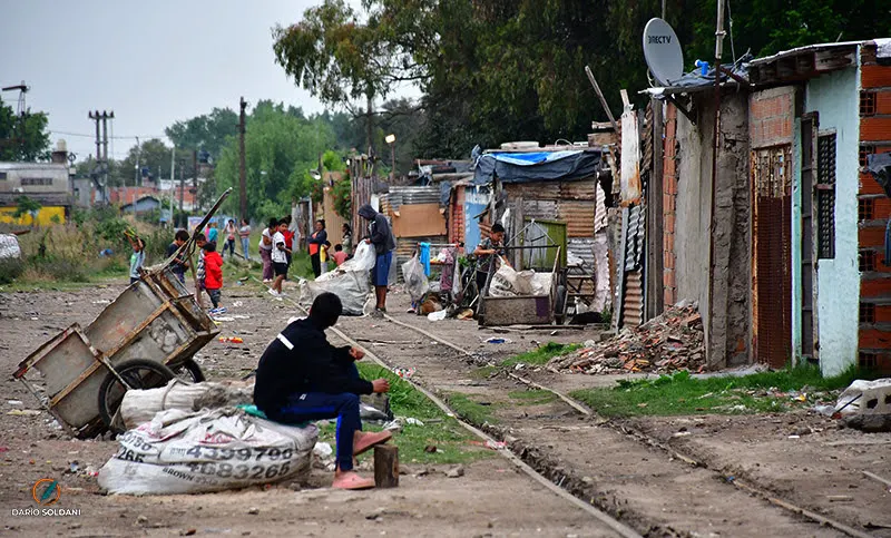El salario mínimo en Argentina cada vez más lejos de la vida real: $391 mil de ingreso frente a $1,6 millones para no ser pobre