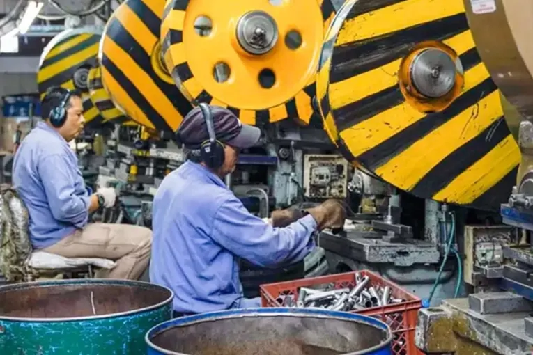 El sector industrial registró una reducción de 66 mil puestos entre 2024 y 2026