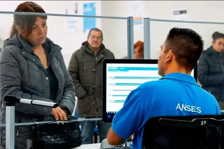 El seguro de desempleo aumentó casi 30% por la pérdida de empleos en industria, comercio y construcción