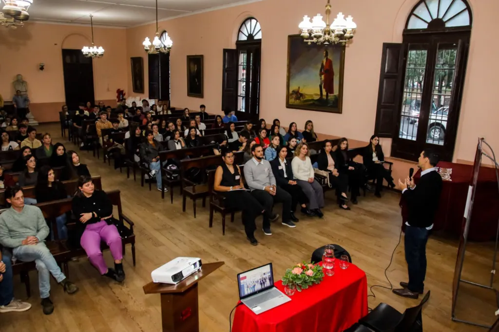 Empresas y estudiantes de Ciencias de la Gestión compartieron una jornada de vinculación para acercar la formación al mundo laboral