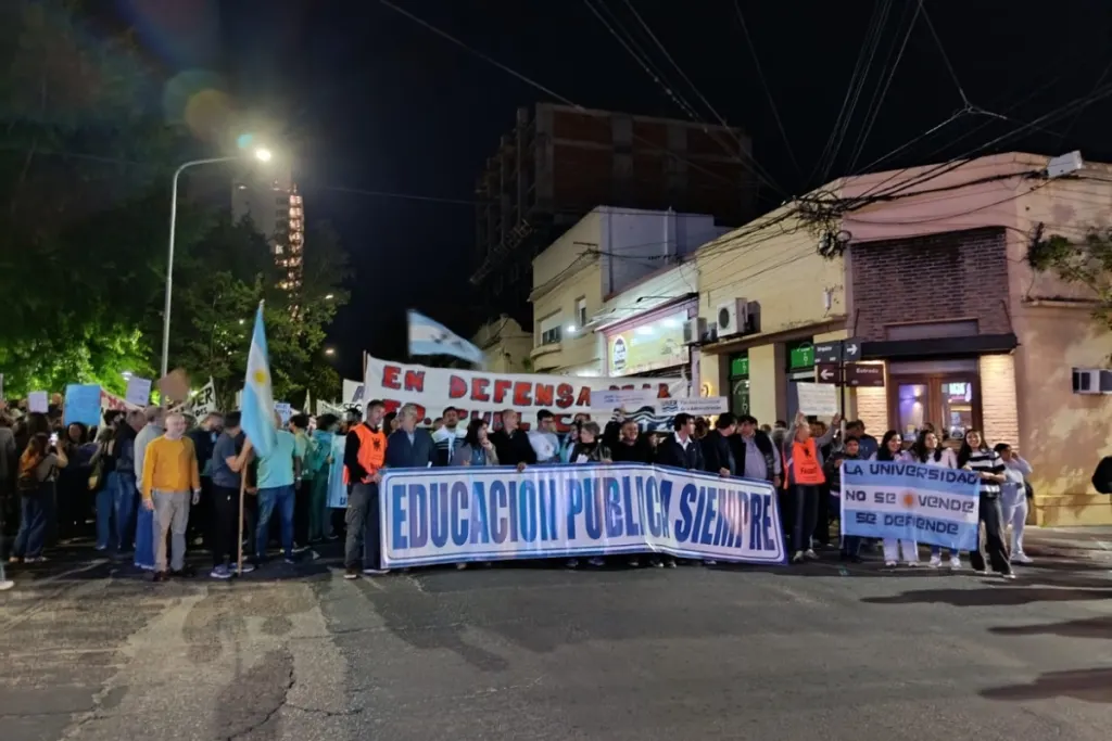 En Concordia también se realizó una multitudinaria marcha en reclamo por financiamiento universitario