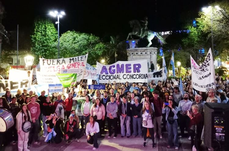 En Concordia, una nutrida marcha también reclamó el cumplimiento de la Ley de Financiamiento Universitario