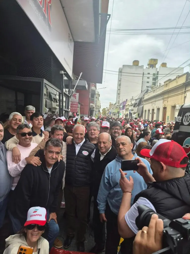 En modo candidato, Rossi participó en Paraná de la asunción de la nueva conducción de SEDAPPER