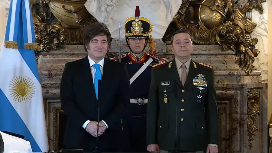 En plena tensión por Malvinas, el Gobierno dispuso comprar bajo secreto nuevo equipamiento para las FFAA
