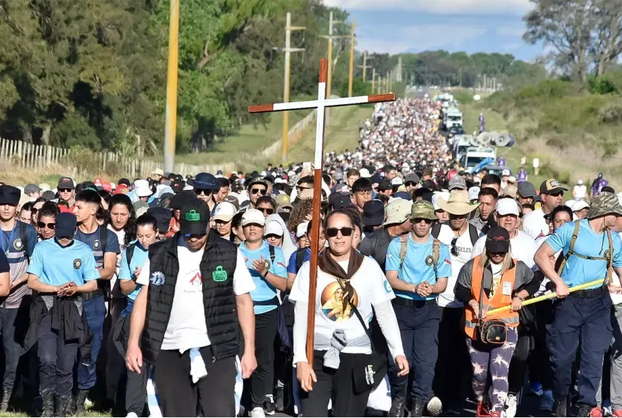 EN VIVO, La Peregrinación de los Pueblos llega a Paraná tras 90 kilómetros de recorrido