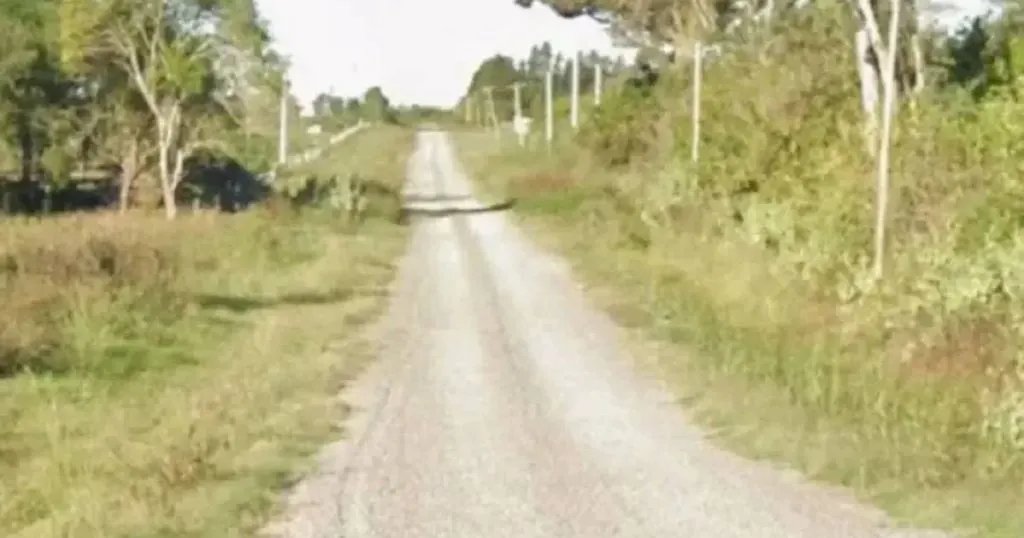 Encontraron a un hombre muerto de un golpe en la cabeza en un camino rural