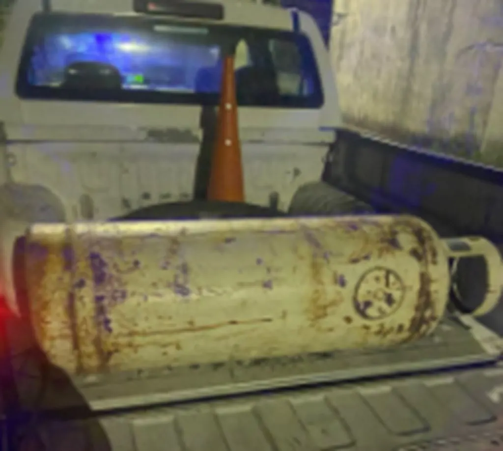 Encontraron tubo de gas en pastizal de terreno baldío
