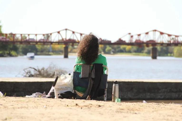 Entre el pluriempleo y la culpa: la crisis de no poder descansar en Gualeguaychú