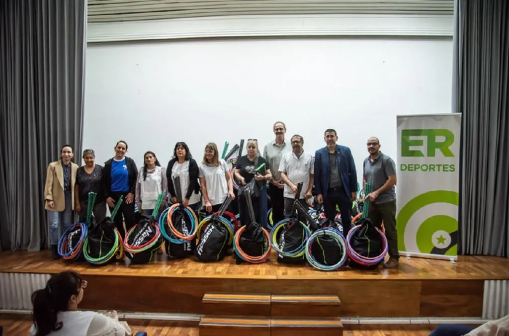 Entre Ríos avanza con la entrega de 140 kits deportivos a escuelas de toda la provincia